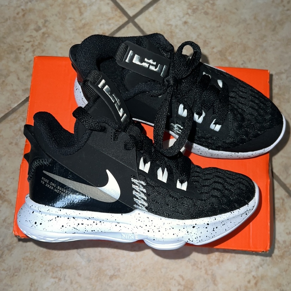 New With Box- Nike Lebrun Witness- Size 11c